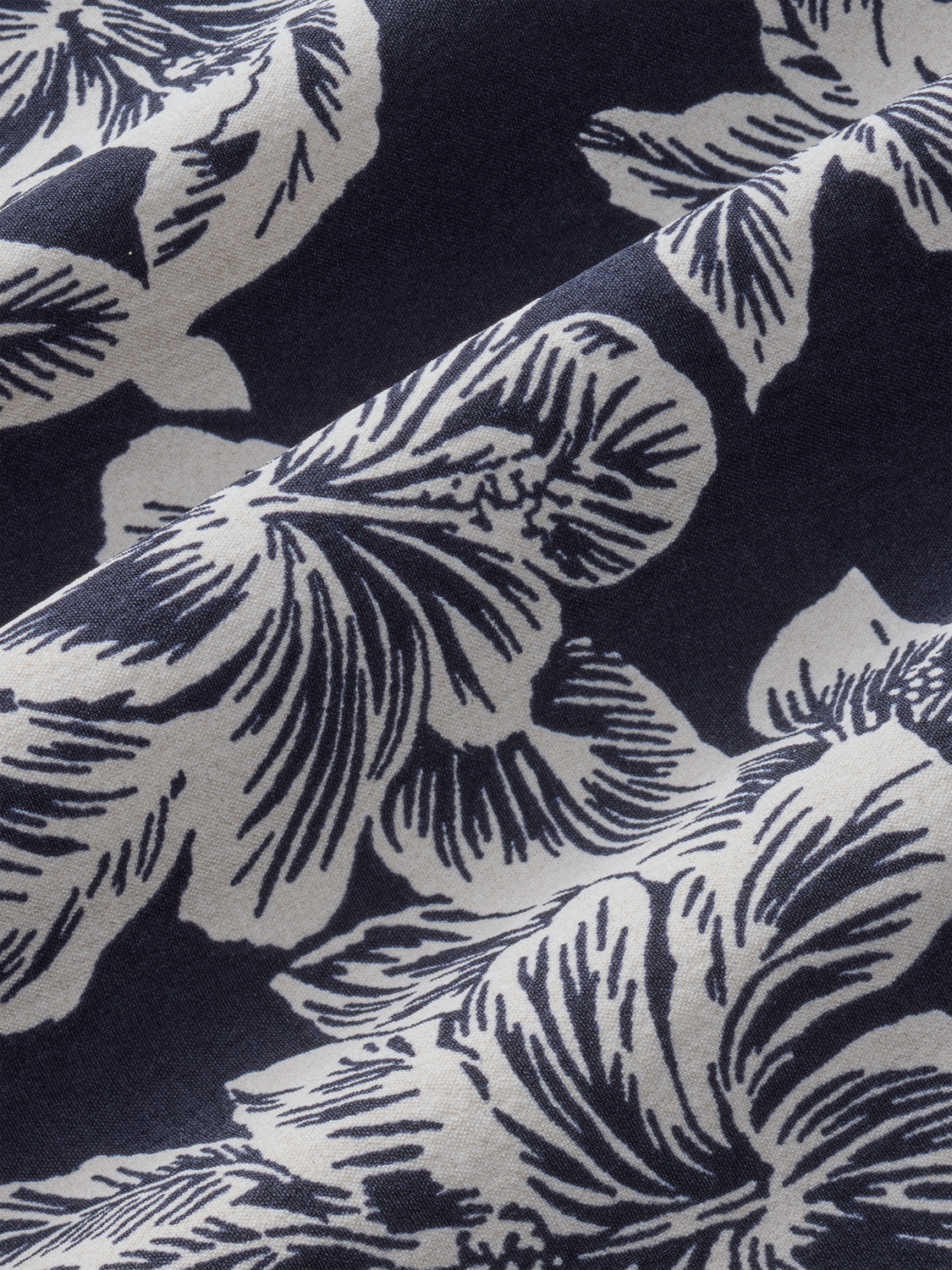 Bungalow Trunk | Black Hibiscus