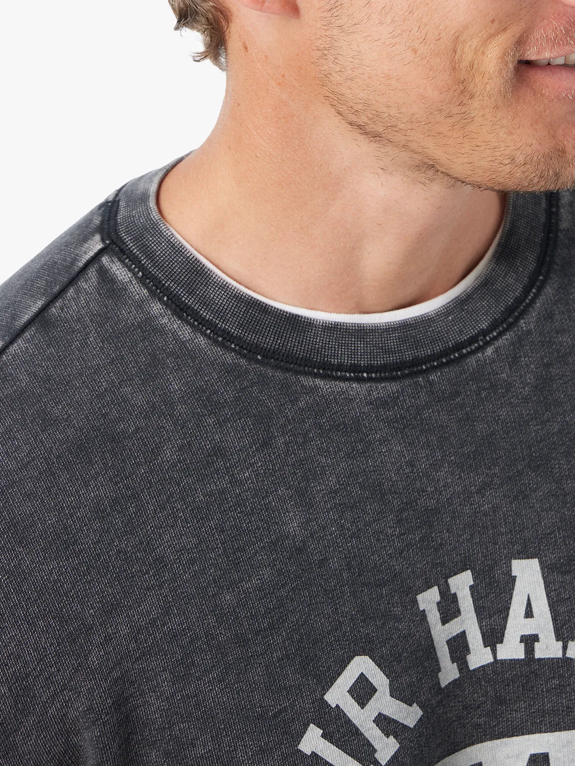 Saltaire Graphic Crewneck | Black Collegiate